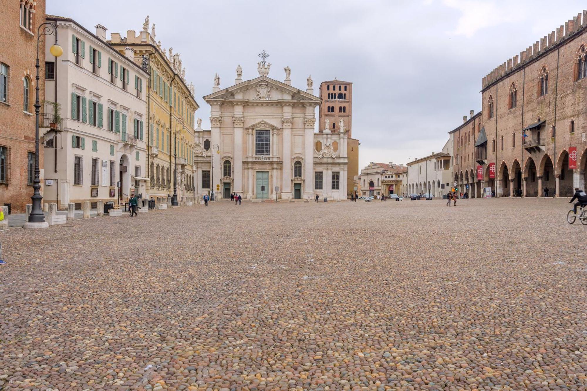 Cavour 96 Lägenhet Mantova Exteriör bild